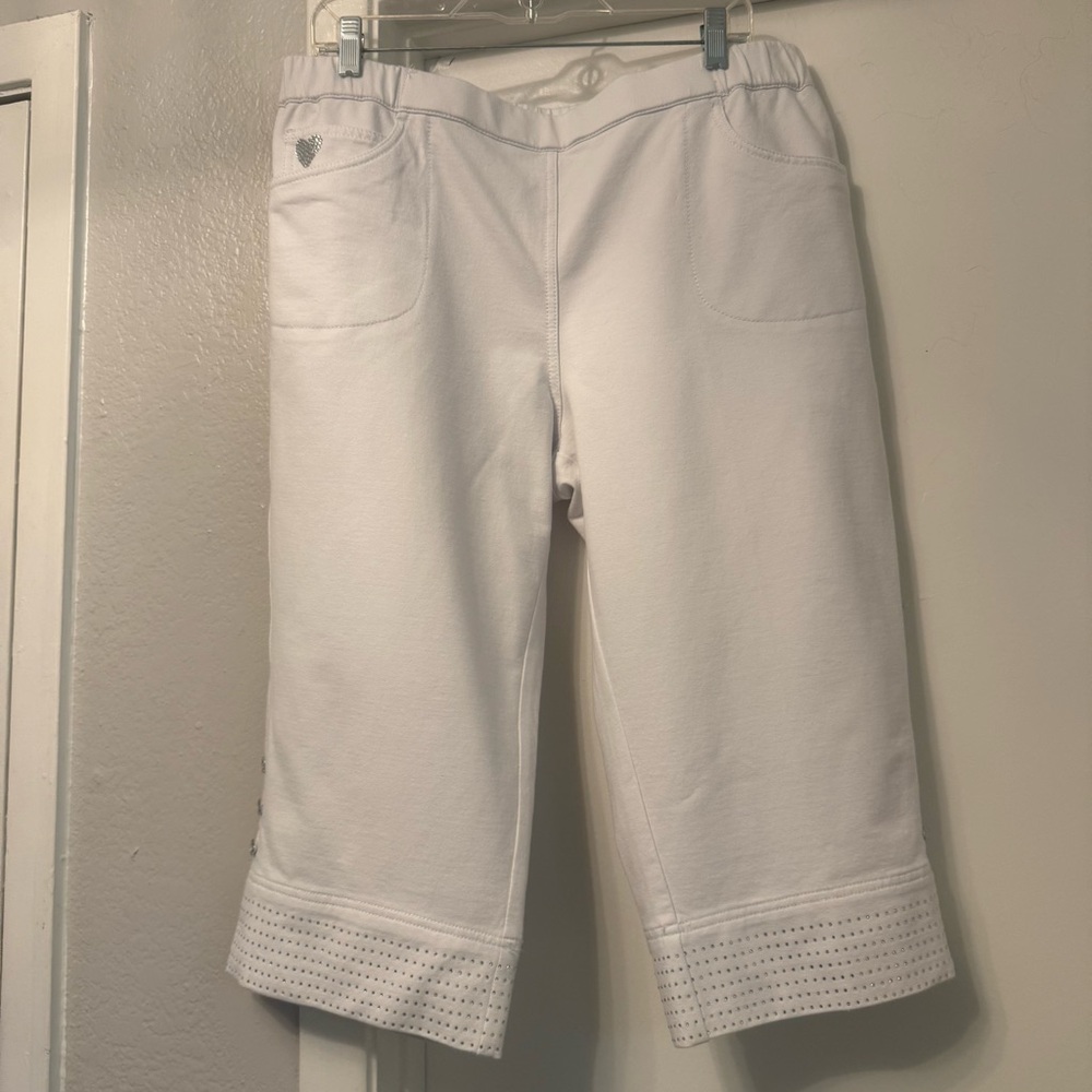 Women's White capri pants, super comfy with some bling